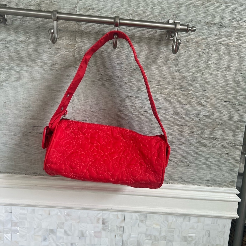 New Anthropologie quilted barrel bag red floral quilt design shoulder cloth - Picture 3 of 17